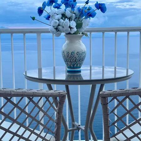 Amare Terrace